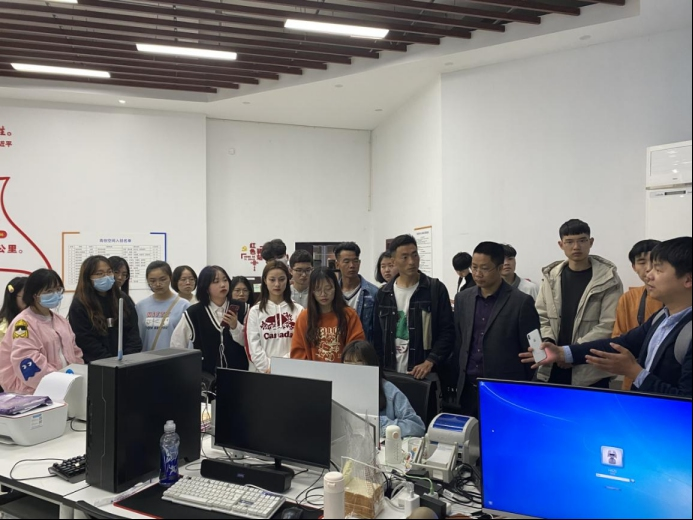 初識義烏 感受中國小商品之都”——2020級電子商務(wù)學(xué)生開啟義烏研學(xué)之旅